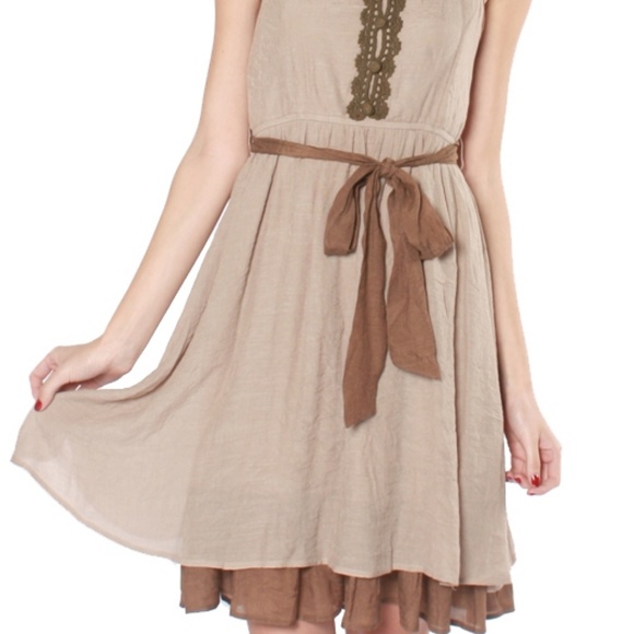 🌸Host Pick🌸 A'Reve Flower Back Detail Dress - Picture 2 of 8